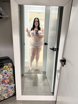 I had an amazing time on set with @Oliver_Faze_ for @plumperpass 🤍🤍🤍
 
@raulshoots behind the camera to capture the action 💥 https://t.co/7jMec4WvuD