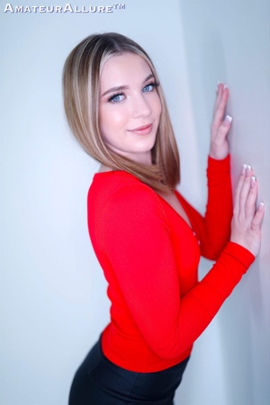 ⭐️⭐️⭐️⭐️⭐️ HOT VIDEO 💥 Pretty 18-year-old Becky Summer makes her AMATEUR ALLURE debut!

🔥 @BeckySummerxo 
🔥 @CodeyXXXSteele 
📸 @xrayvideo https://t.co/zJU0o9A9Il