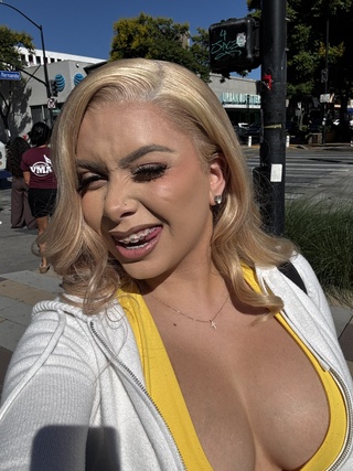 she’s baaaaaack https://t.co/lzt04s9ipg