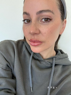 I took this selfie while getting ready today. I felt really beautiful and just wanted to share it with you. ❤️ ILY https://t.co/iYCpFV2qYR