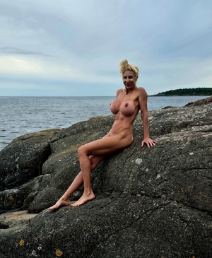 Naked swims in Sweden 🇸🇪  When was the last time you skinny dipped? https://t.co/iPNEIQVrsJ